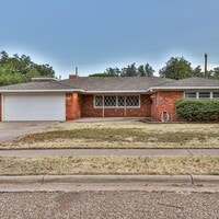 Building Photo - Room to Grow! Spacious, Remodeled 3/2/2 in Great Location!