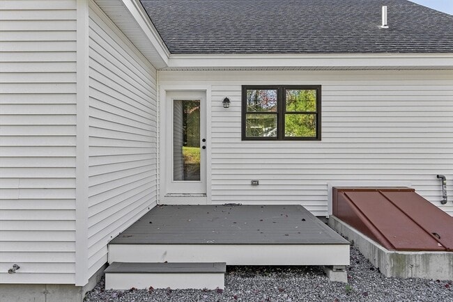 Building Photo - 18 Buttonwood Pl