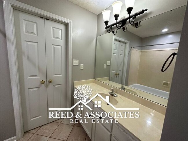 Building Photo - Cordova Home Located off of Houston Levee!