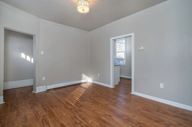 Building Photo - Remodeled 1 bedroom with fenced backyard