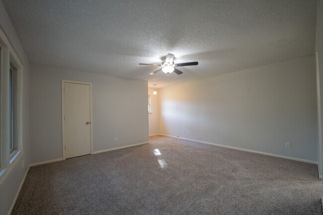 Building Photo - Charming 3-Bedroom Rental Near Lake Ray Hubbard.
