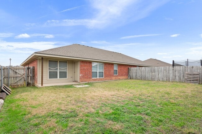 Building Photo - Perfect Family Home in China Spring ISD