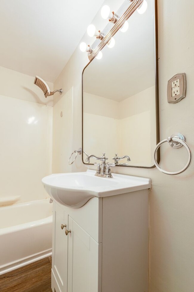 Building Photo - 2749 Oakley Wy