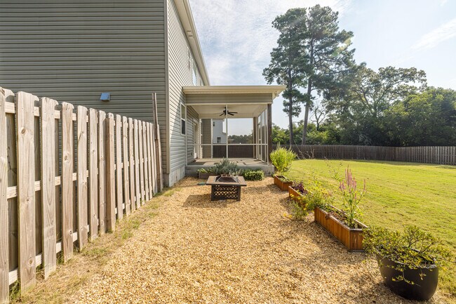 Building Photo - 432 Vaughn Rd