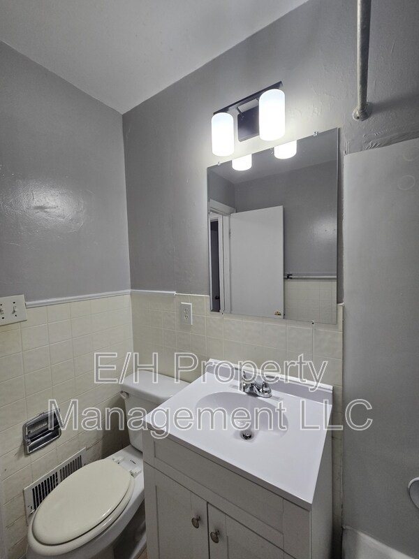 Building Photo - 1128 S Quentin St