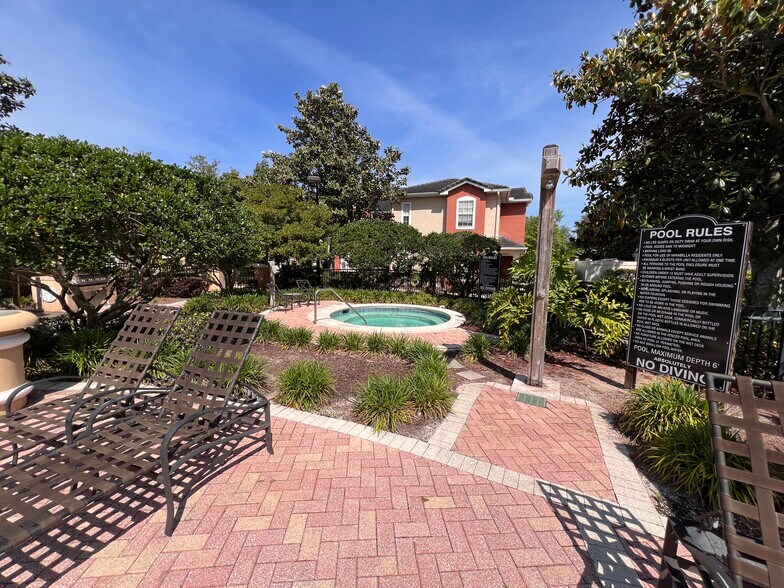 Building Photo - 10075 Gate Pky N