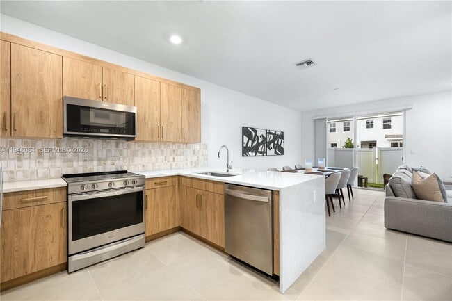 Building Photo - 131 SW 171st Terrace