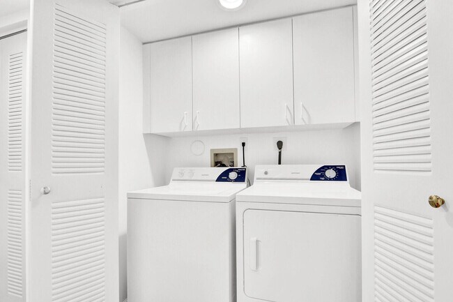 Building Photo - 52 Uno Lago Dr