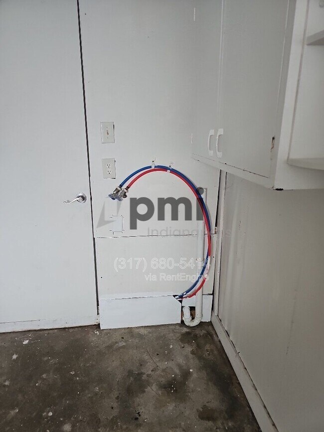 Building Photo - 835 S Old US Hwy 31