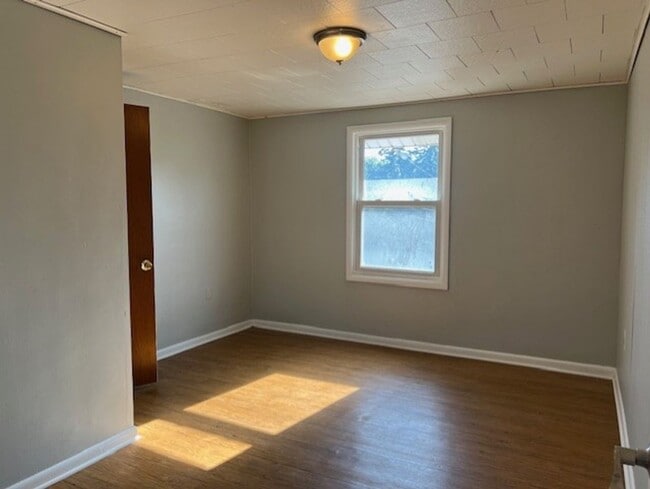 Building Photo - 3BR South Akron Classic with Deck, 2-Car G...