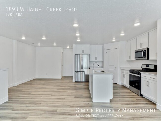 Building Photo - Luxurious 4-BD Townhouse in Farmington!