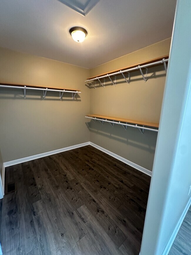 Building Photo - 170 Cortland Dr