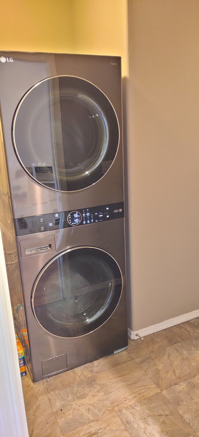 Building Photo - 2539 Jordan St