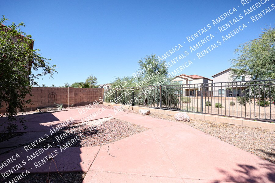 Building Photo - 9404 W Terri Lee Dr