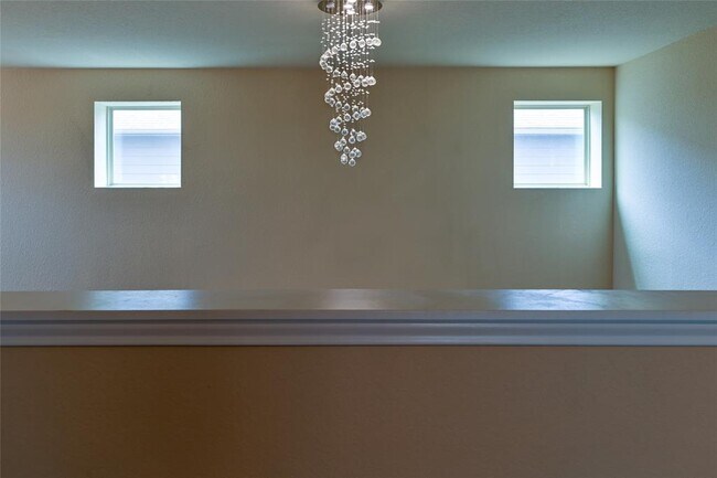 Building Photo - 613 Pinnacle Dr