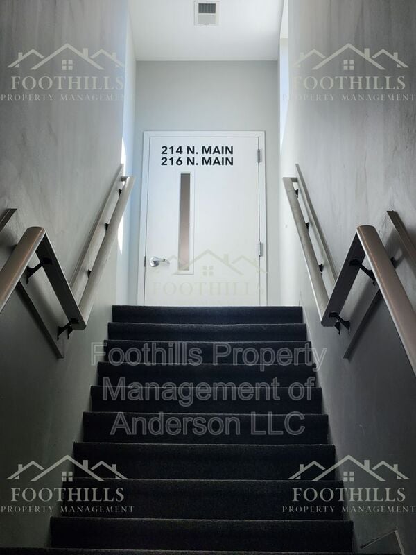 Building Photo - 210-216 N Main St