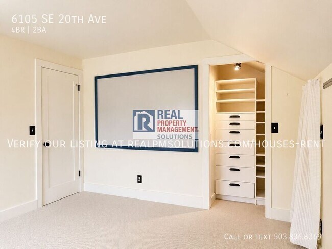 Building Photo - 6105 SE 20th Ave