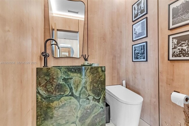 Building Photo - 20281 E Country Club Dr