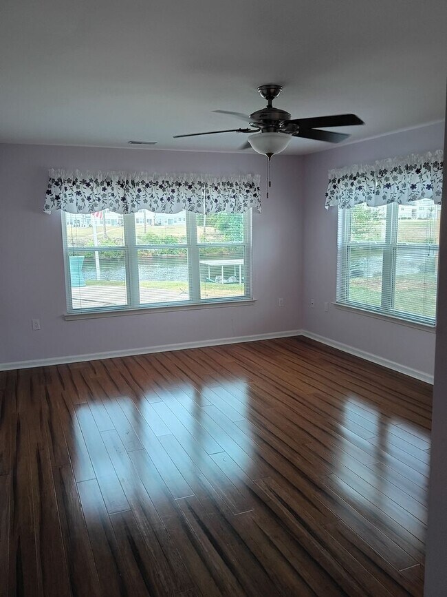 Building Photo - BRIDGEPORT