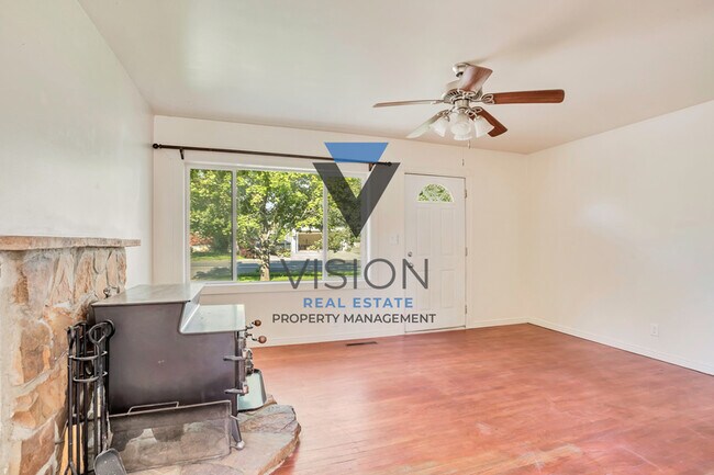Building Photo - 363 S 800 E