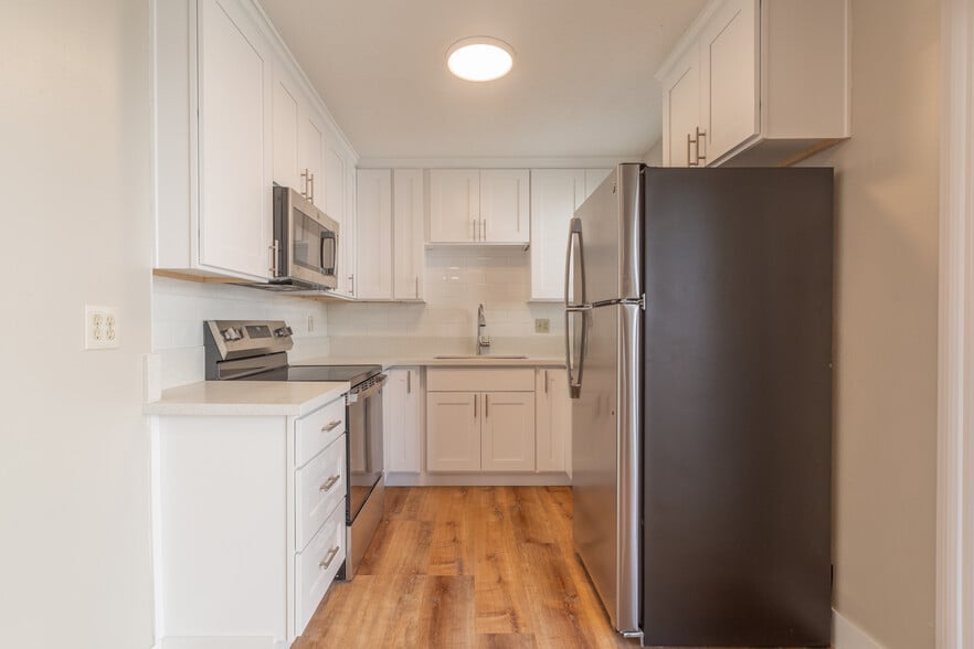 Building Photo - 2531 SE 27th Ave