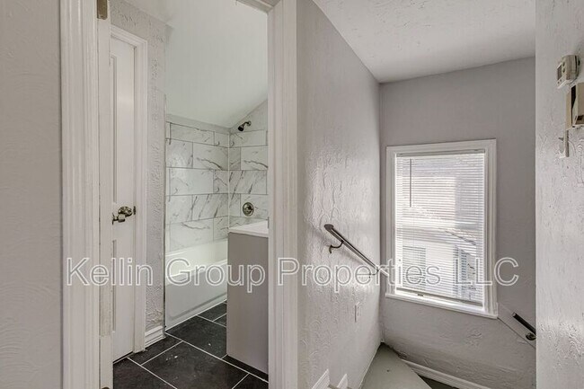 Building Photo - 875 19th Ave S