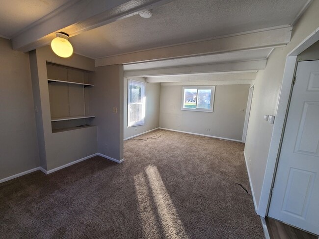 Building Photo - 2 Bedroom Home in Normal