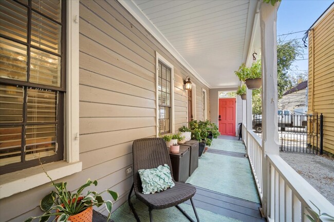 Building Photo - 237 Coming St