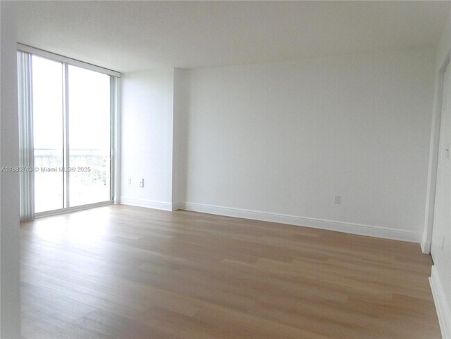 Building Photo - 3000 Coral Wy