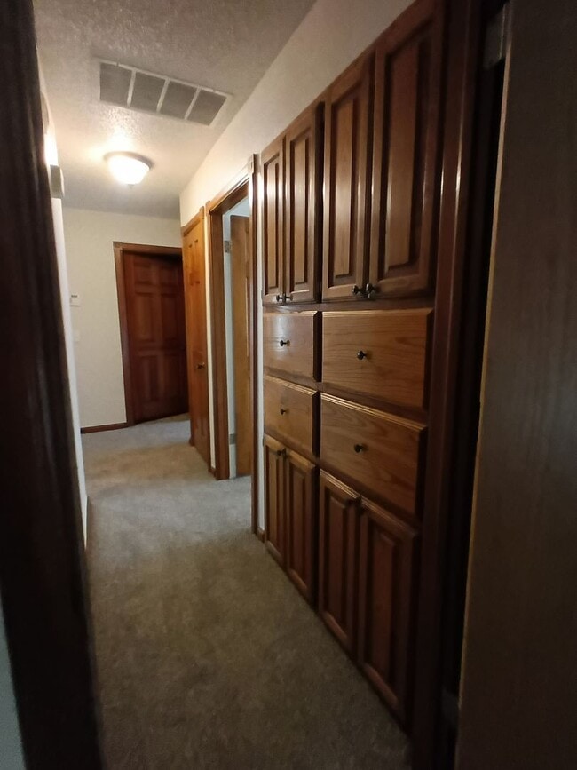 Building Photo - Carl Albert Schools! - Great Home!