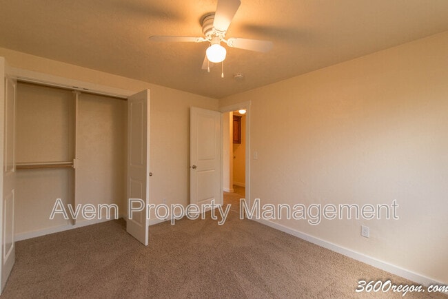 Building Photo - 7305 SE Harney St