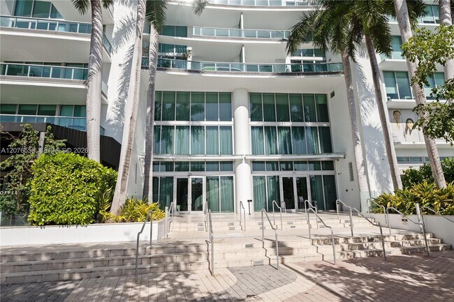 Building Photo - 900 Biscayne Blvd