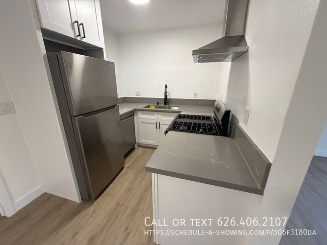 Building Photo - RENOVATED 1BED/1BATH-1 MONTH FREE