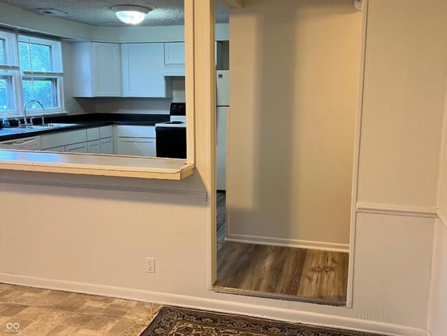 Building Photo - 741 N Rangeline Rd N