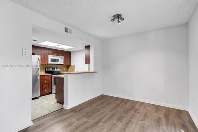 Building Photo - 3229 Coral Lake Dr