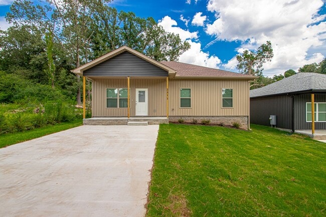 Building Photo - 2311 Nichols Rd