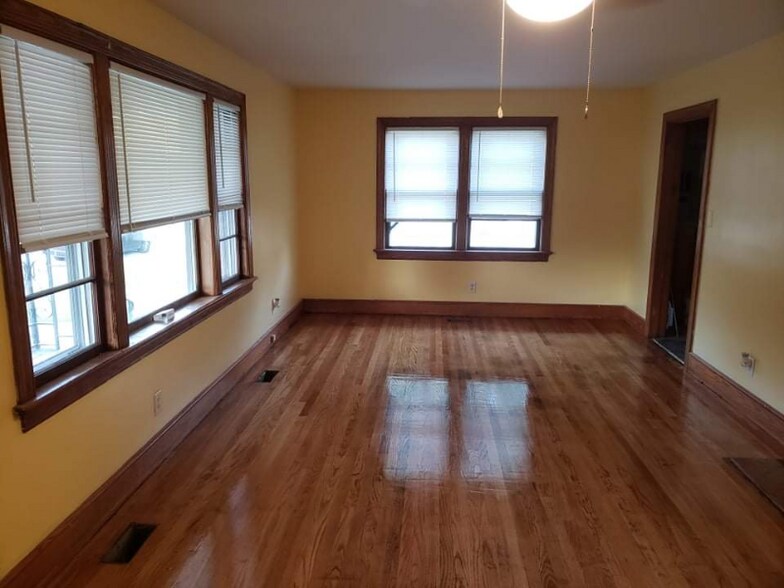 Building Photo - 811 Paul St