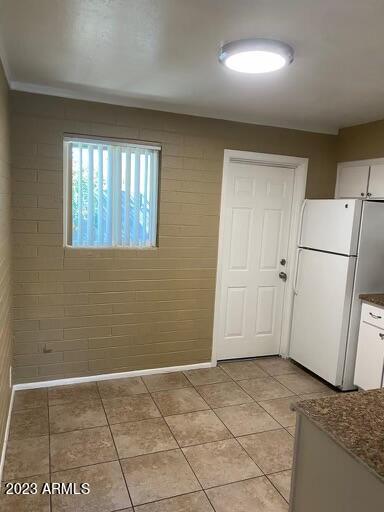 Building Photo - 2311 W Glenrosa Ave