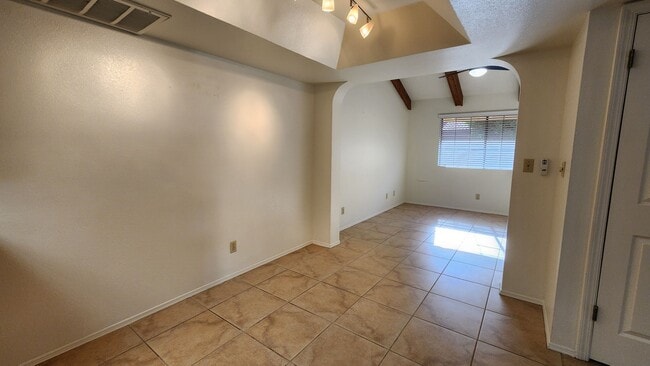 Building Photo - 2 Bedroom Condo Unit in the Amber Hills Co...