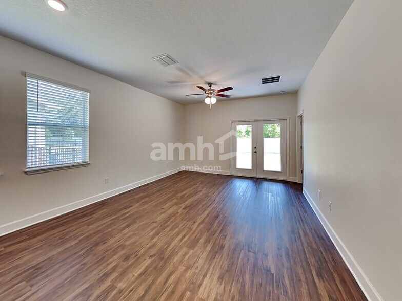 Building Photo - 1105 Walden Pond Dr