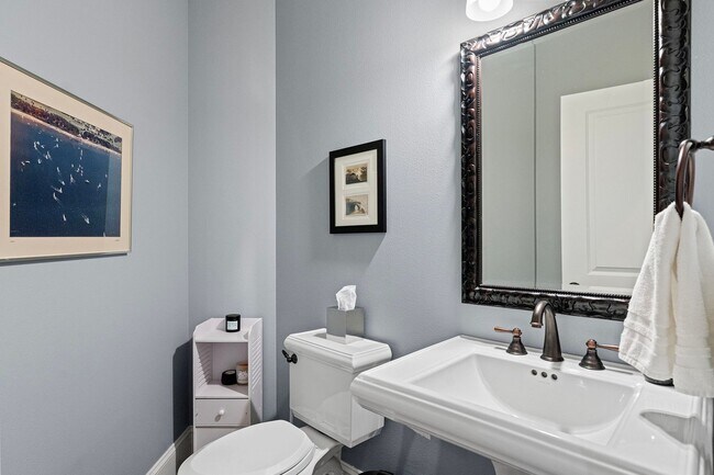 Building Photo - Custom Craftsman Estate on 1.5+ Sun-drenched Acres