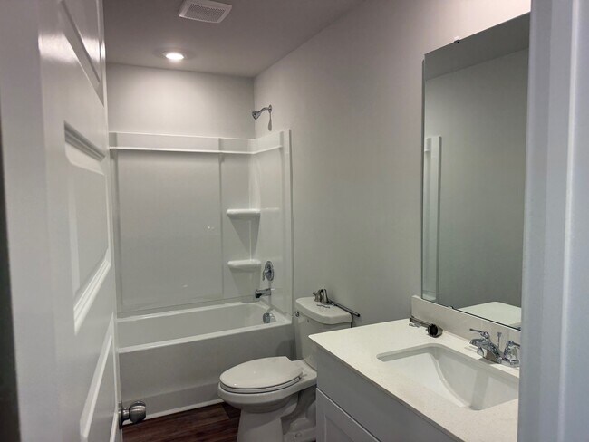 Building Photo - 1033 Arborwood Ln SW