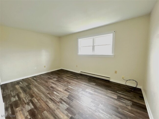 Building Photo - 405 Colonial Dr