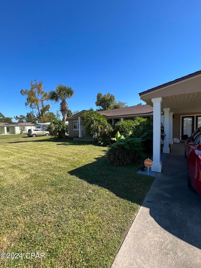 Building Photo - 1528 Oak Ave