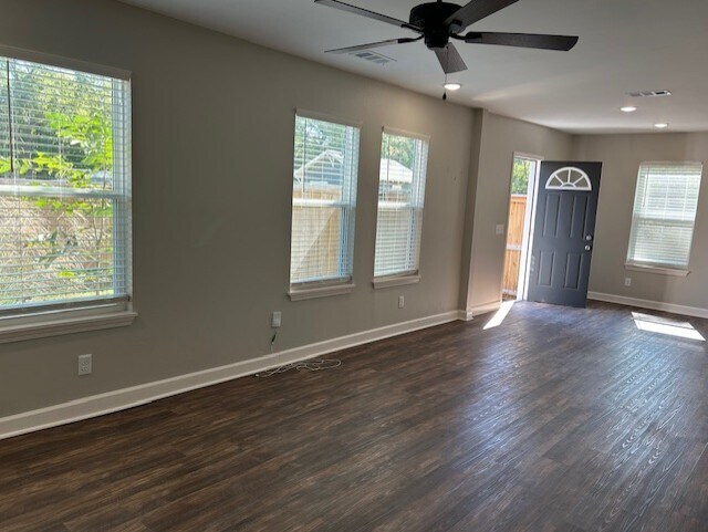 Building Photo - 409 W Maple Ave