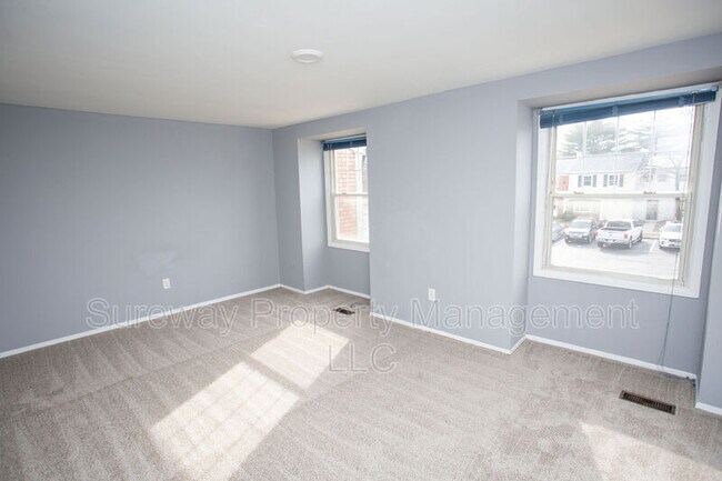 Building Photo - 16 Radnor Ct
