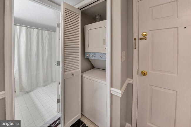 Building Photo - 701 Pennsylvania Ave NW