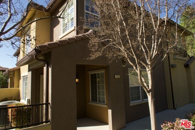 Building Photo - 382 East Hilltop Way