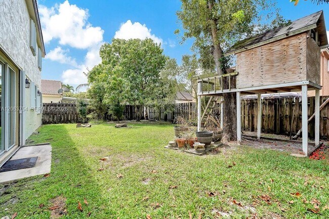 Building Photo - 1623 E Harmony Lake Cir