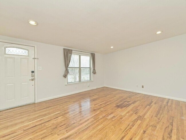 Building Photo - 4408 Mt Vernon Dr